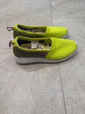 Nike Roshe Women’s Slip-On Athletic Shoes in Neon Green 8